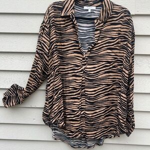 Animal Print V-neck, Long Sleeve Tunic. Size Large.